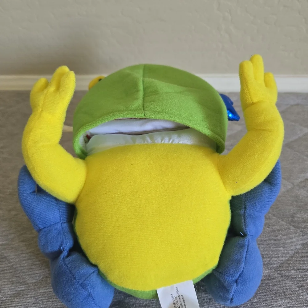 Monday the Bullfrog Puppet Book